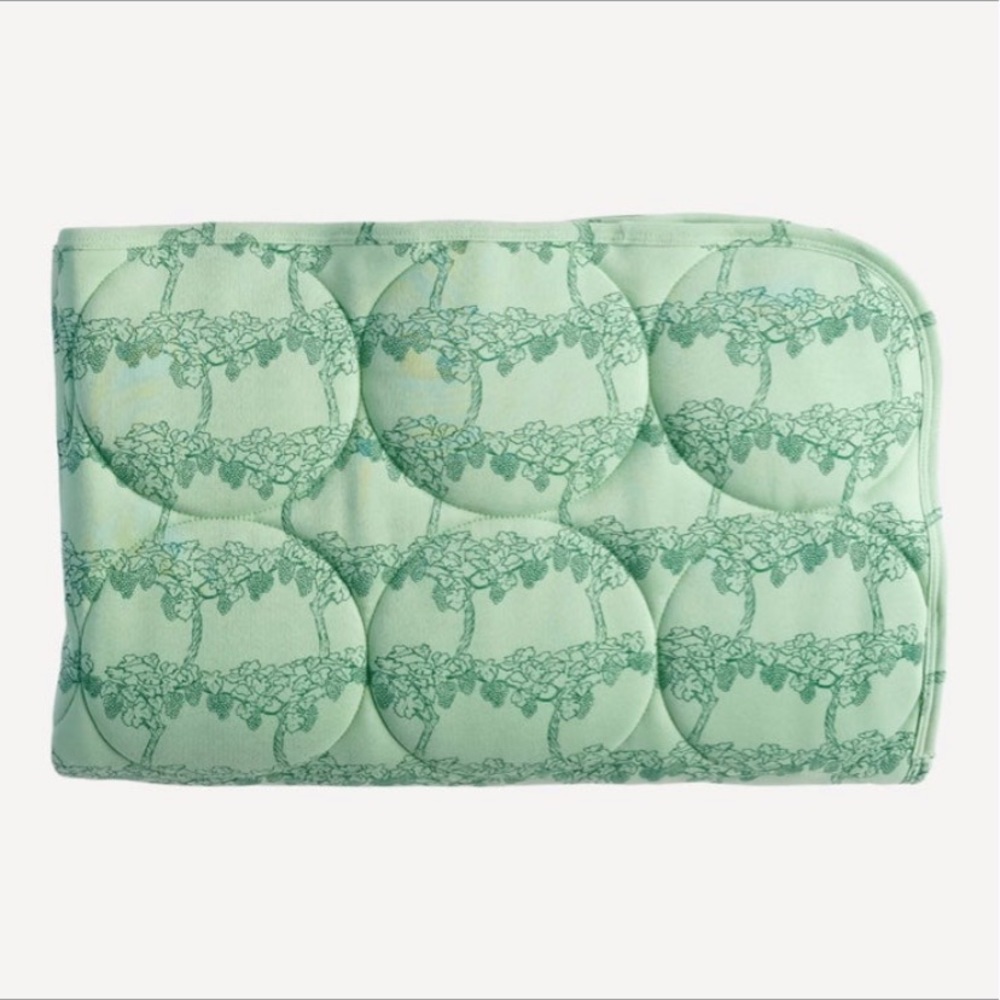 Kate Quinn vineyard quilt